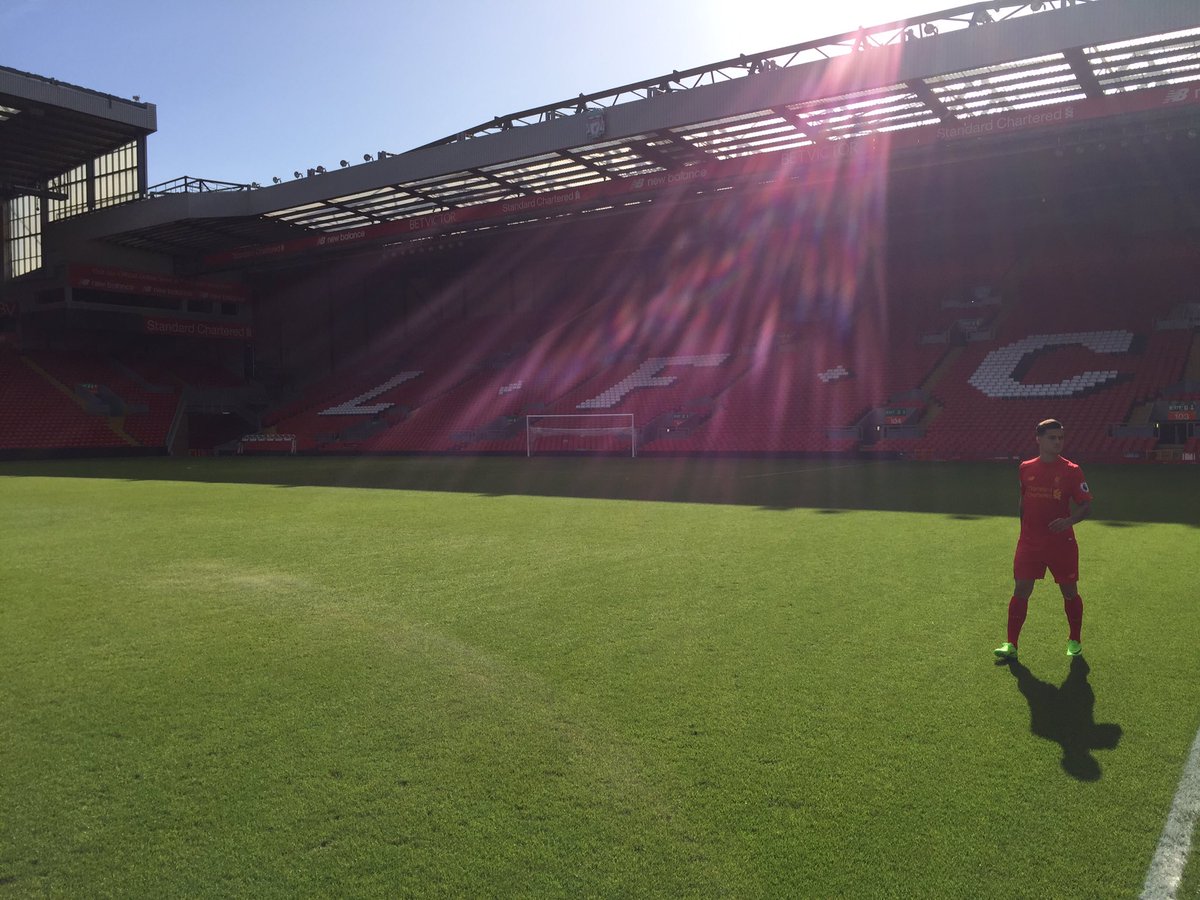 eartotheground's tweet image. Standard day in the office with @Phil_Coutinho and the @LFC boys!