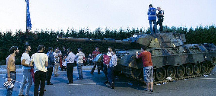 notkoncom's tweet photo. Sadatçılar ,
Tankın paletini takozlamayı , periskopun üzerine çıkıp köreltmeyi , tankın mazot hortumunu kesmeyi biliyorlardı ?
Nasıl ? https://t.co/OsCqlWtTPN