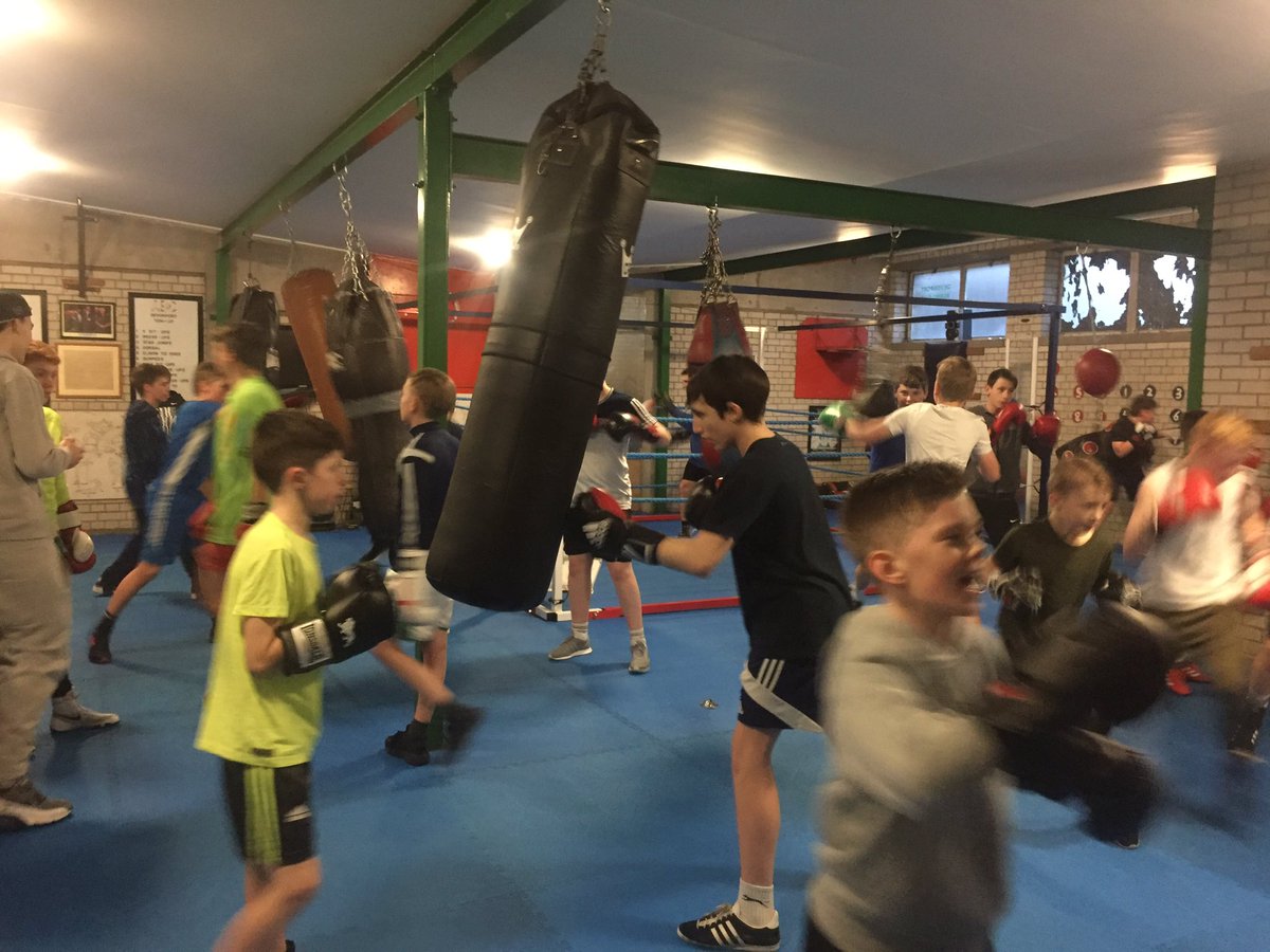 boxer_07's tweet photo. Think it's time we start getting a bigger gym kids have to go 3 on one punch bag @devonportboxing @Johnfri34586274 https://t.co/csqEGjPOgz