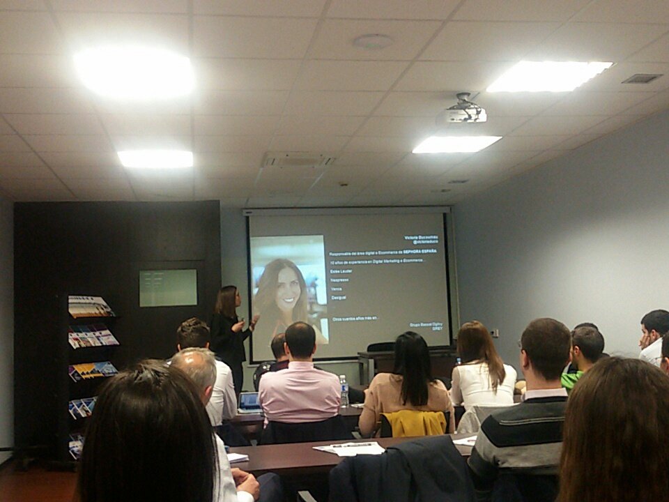 josecantero's tweet photo. Ahora @victoriaduco habla de #Omnicanalidad de las marcas en #ModernThinkingMSMK . "Lo omnicanal + que una estrategia es un estado mental" https://t.co/l51gppKzvl