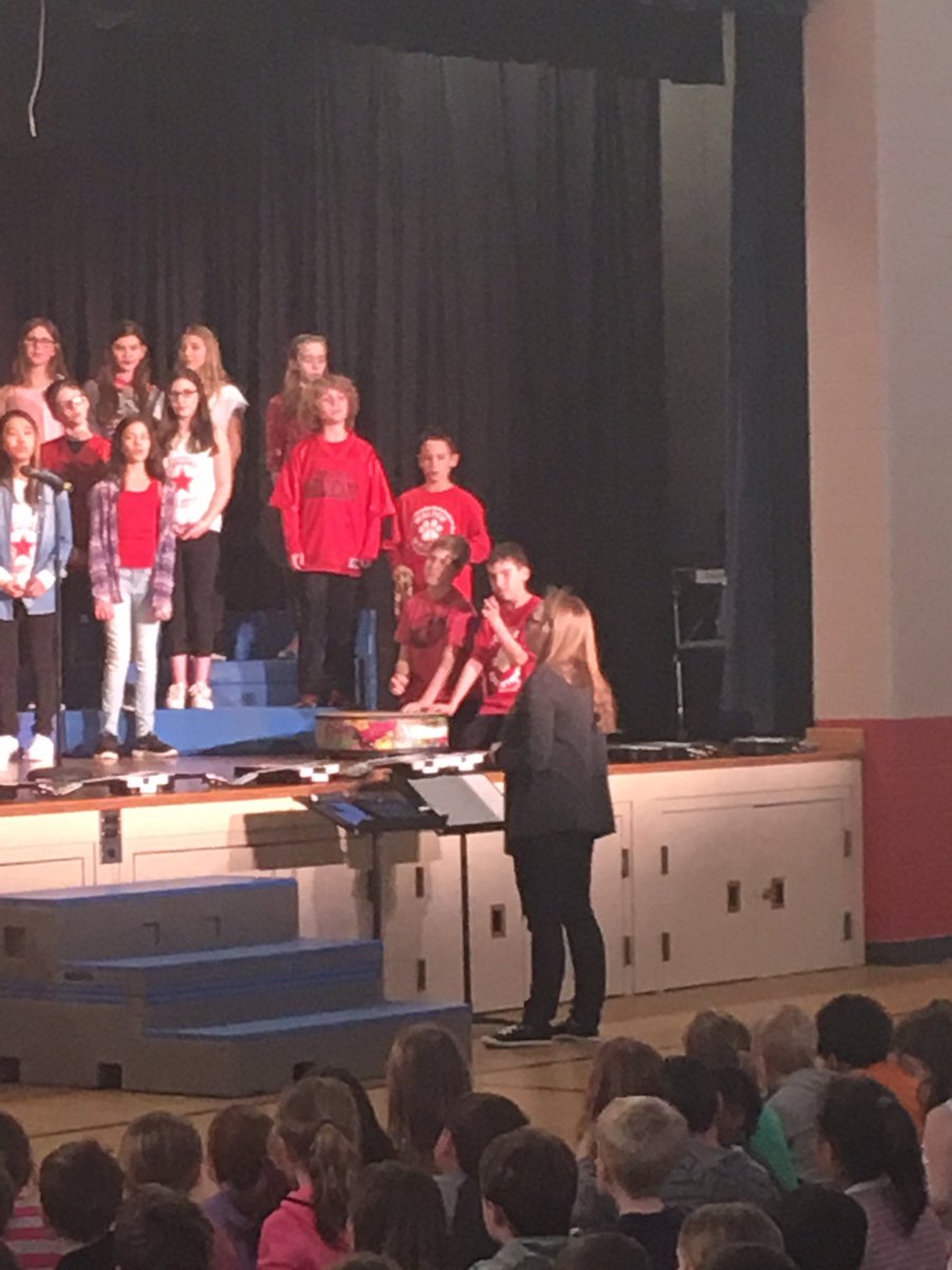 emily_dykema's tweet photo. 5th grade percussionists doing a great job in their music show! #wal109 #engage109 https://t.co/S1tlFKUsTN