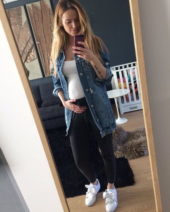 Week 17 😍❤🤰🏼 https://t.co/LDEguYbVLP<a href="/tag/friskyfriday"class="tags"><span>#friskyfriday</span></a>