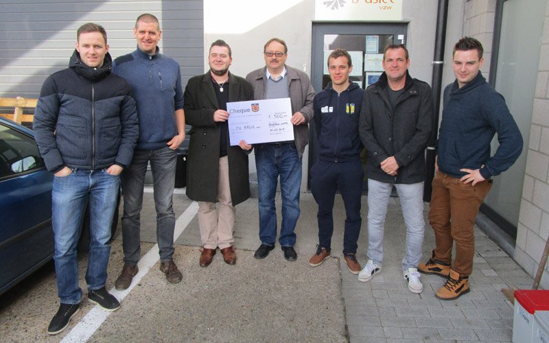 Afgelopen zaterdag overhandigden we een cheque en staken we een handje toe bij de lokale voedselbank 'De Brug'.
eskabee.be/nieuws/artikel…