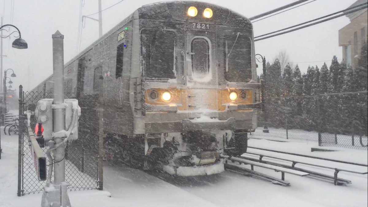 njburkett7's tweet photo. BREAKING: @NYGovCuomo says #LIRR and #MetroNorth could be shut down in Tuesday's #blizzard. Decision by 4:30AM. @ABC7NY https://t.co/ufu5ALpCYx
