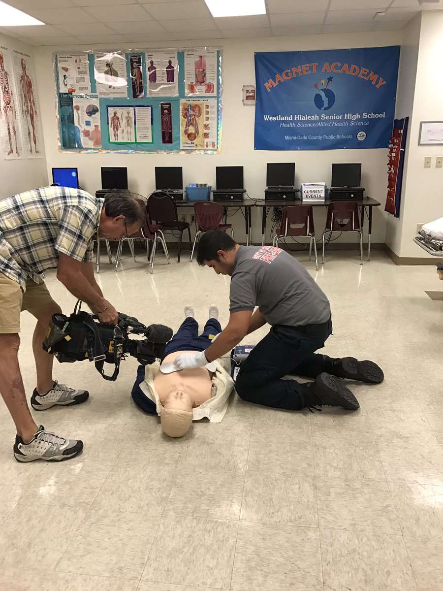 ariodzernbc6's tweet photo. Academics + electives = excellence. Good formula. #BragAboutYourSchool goes to @westlandhialeah at 5:30 on @nbc6. @MDCPS https://t.co/U7wsle5oUA