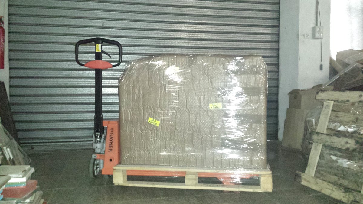 grupoenmarca's tweet photo. Marcos de madera para cuadros #cuadros #marcosamedida https://t.co/a2BpFRkNlV