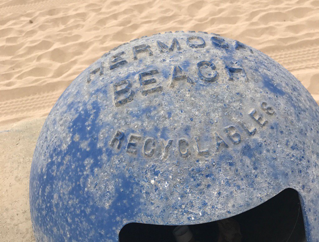 GreenGirlinc's tweet photo. Please leave only footprints.   Recycling is cool. #HermosaBeach #California #beach #recycle #ocean #sun #sand https://t.co/flWix2SWeh