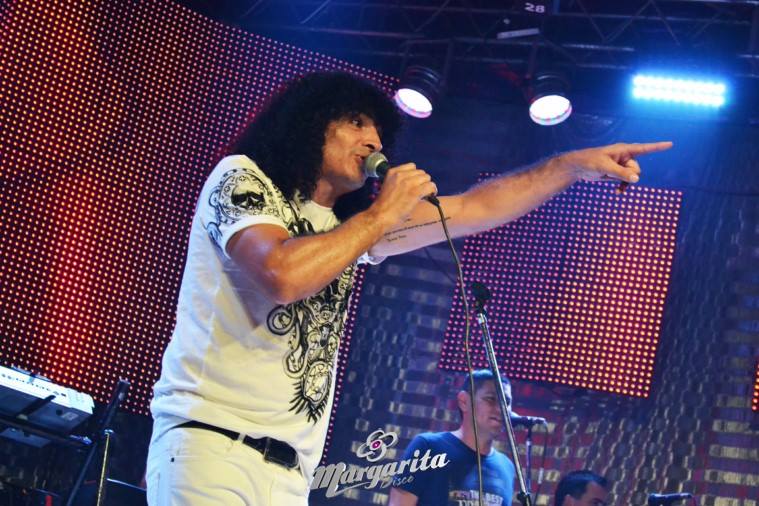 margaritacbaok's tweet image. #Fotos de @cachumbaweb en la noche de #SoloGrandesÉxitos ▼
facebook.com/38453069499755…