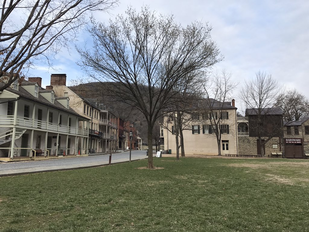HFPAssociation's tweet photo. The calm before the Nor'easter in #HarperFerry. #blizzard2017 https://t.co/SAwudUdSwU