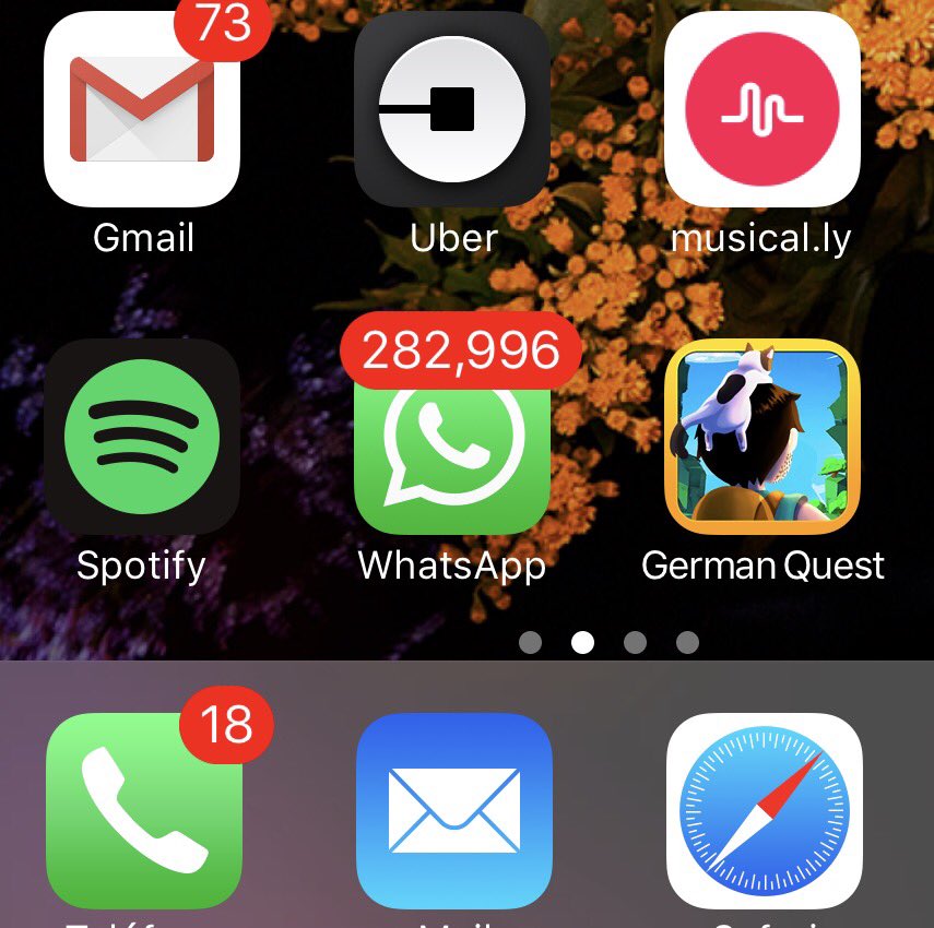 GermanGarmendia's tweet photo. Le das tu número a tus fans y típico que te llaman 300.000 veces xD https://t.co/apd5YyUO1q