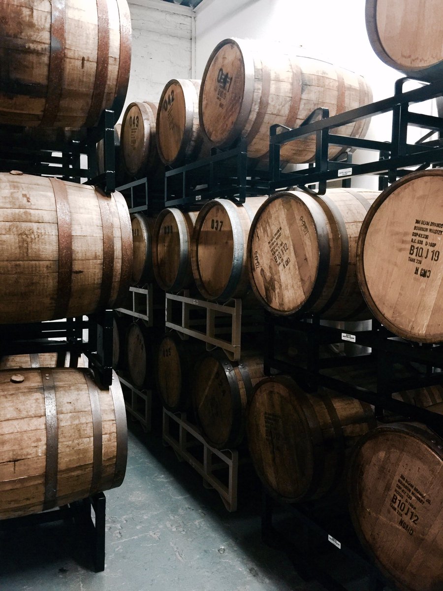 julie_mecteau's tweet photo. What a great way of starting my day, a visit to @GreenhookGin! #brooklyngin #americandrygin #oldtomgin #beachplumginliqueur #gin #ginsmith https://t.co/FWzqQ0c1XZ