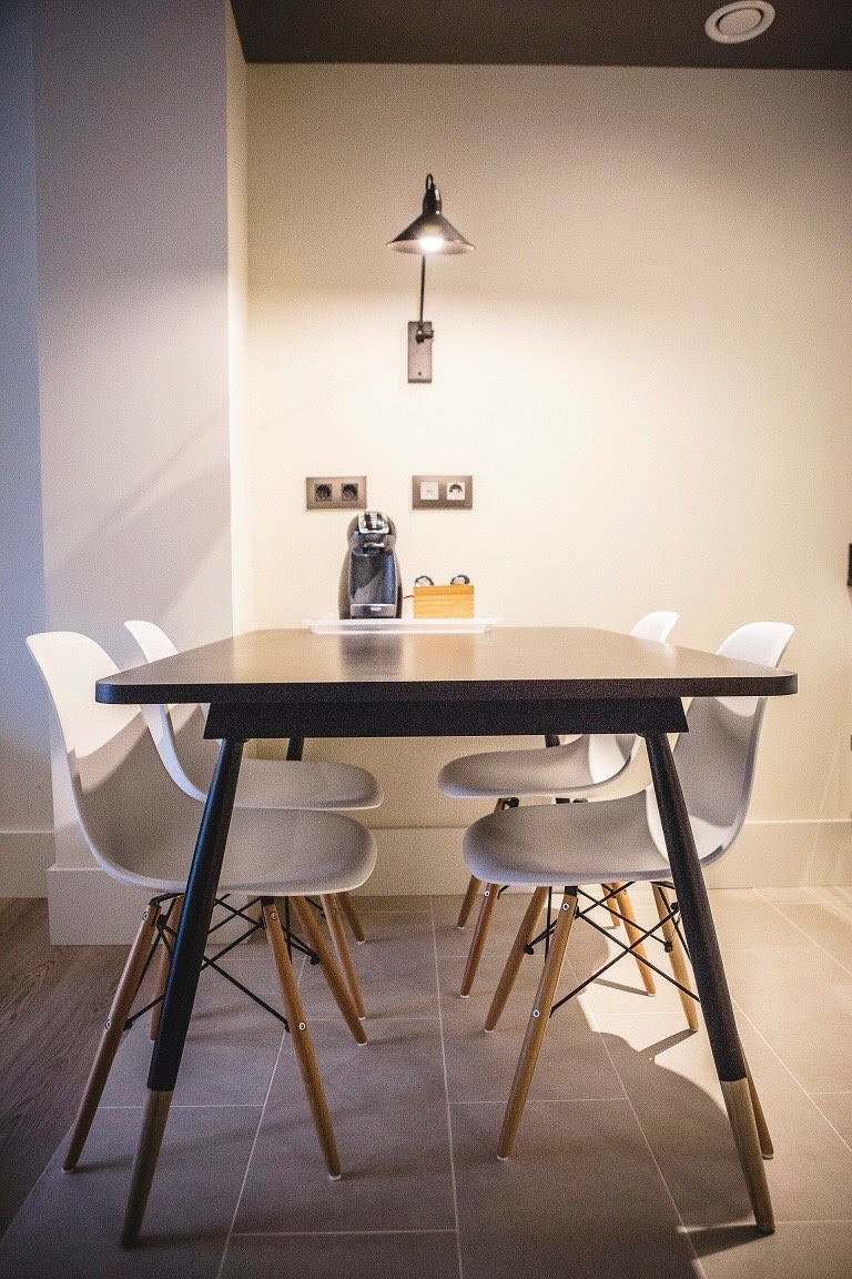 Después de una tarde de compras, vuelve a coger fuerzas tomándote un café. 😉☕️
Reserva en palaciohomes.es 
#Alicante #rentapartment