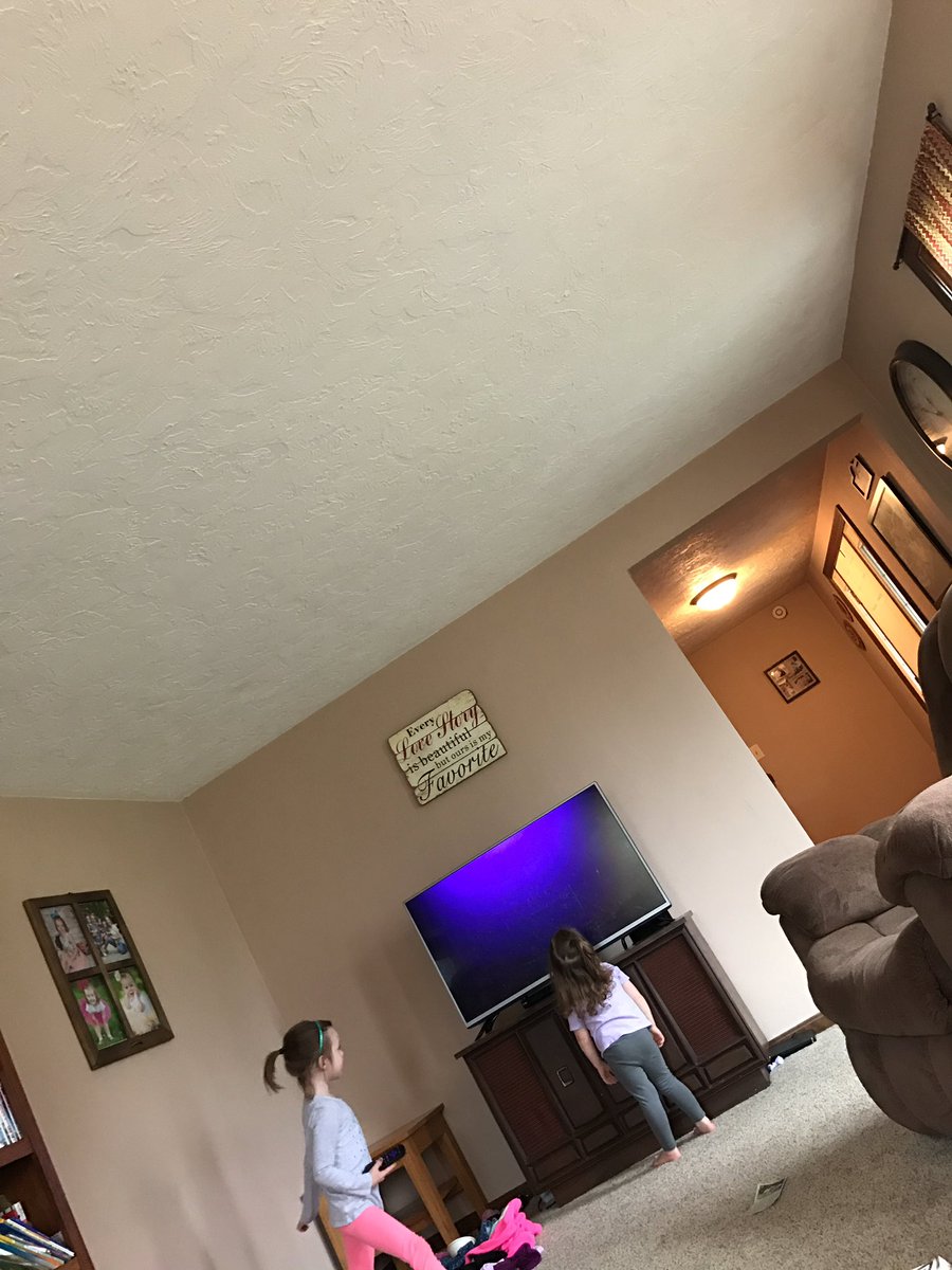 Hannahbee215's tweet photo. Babysitting today! @LeahManges https://t.co/T6NfmPB6Kt
