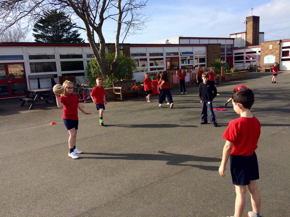 ysgolbrynhedydd's tweet photo. Fun in the sun! ☀️ #year4 enjoying multi skills in their PE lesson today. #springinoursteps https://t.co/MuUUwsrTWT