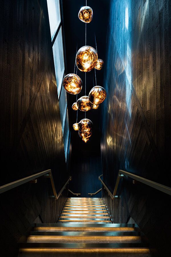rogerduboisfr's tweet image. #RDLIKES Les suspensions en verre déformé Melt de #frontdesign pour @TomDixonStudio ici à Hong-Kong au Alto bar and grill.  #lightdesign