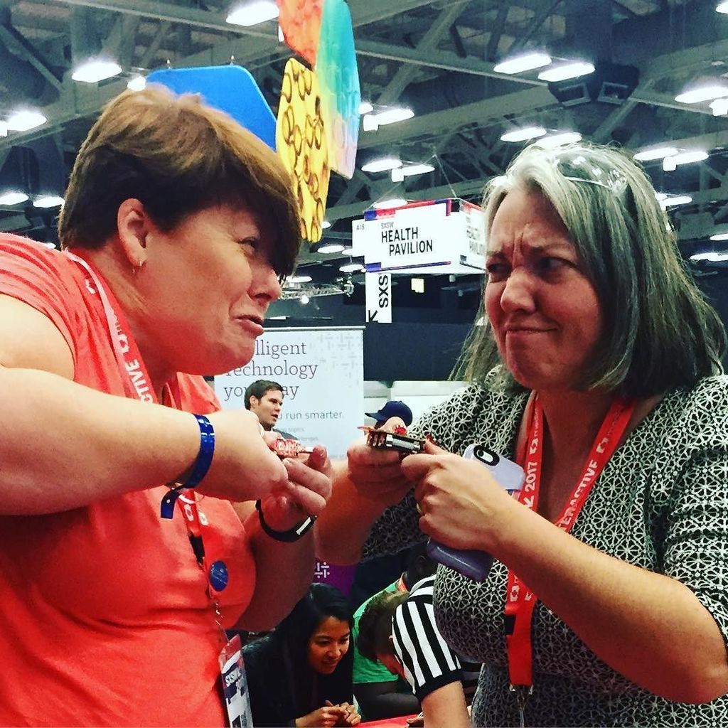 JPlovesCOTTON's tweet photo. #playhardware When you build rock, paper scissors devices with friends, competition gets r… https://t.co/1r98wGx7PZ https://t.co/7fdWBlsGbL