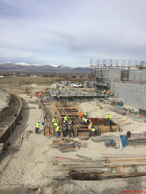 StoutBuilding's tweet photo. Starting to go up with our American Preparatory Academy project in Draper, UT #construction #stoutbc https://t.co/q2dOHzVfHL