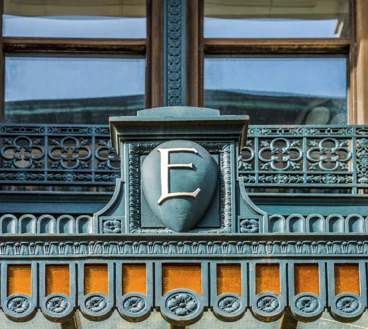 Our vibrant decor evokes the elegance of the gilded age, with the pairing of modern accents. #AutographCollection #Empire #Birmingham