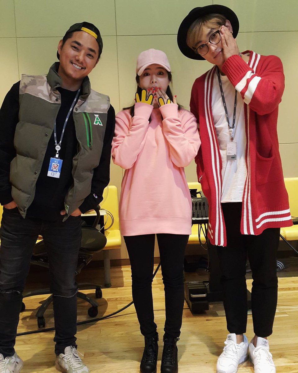 [PIC][13-03-2017]Sunny trở thành khách mời trên MBC 표준FM '강타의 별이 빛나는 밤에 Kangta Starry Night' C60FDl8V4AAj6o7