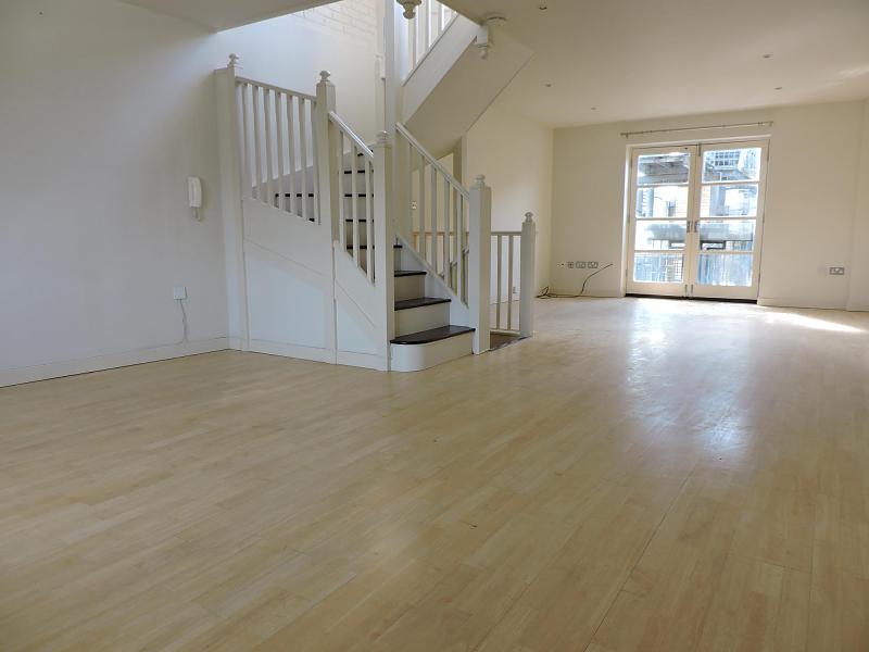 Leaderslaines's tweet photo. A gorgeous 3 bed mews house in the North Laines. £2200pcm Available from MID APRIL. #Northlaine #Brighton  Visit: https://t.co/gy4qYFe3UN https://t.co/bqTgmATEU5