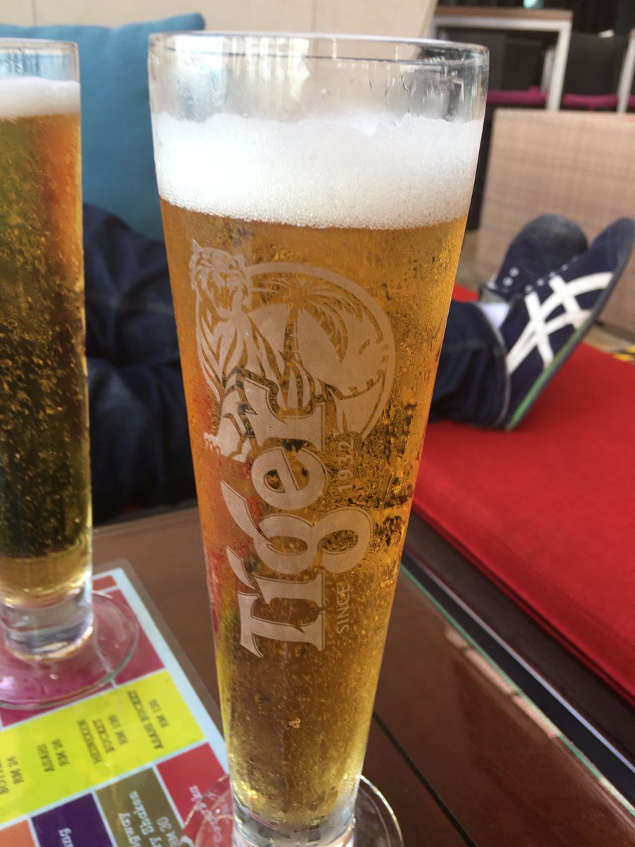 lonelykumabear's tweet photo. クアラルプールでオシャレなラウンジを発見☆
Sky Bar プール付き
https://t.co/OpekAfO6jp https://t.co/If4xAp7gNe