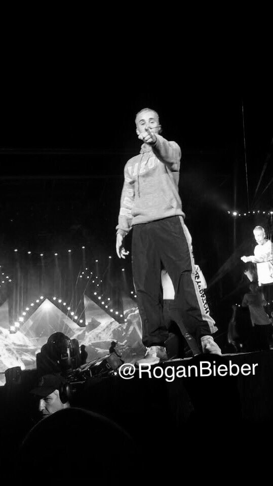roganbieber's tweet photo. Front row 13/03/17 Justin Bieber Purpose Tour Brisbane #purposetour #PurposeTourBrisbane #JustinBieber https://t.co/kCj69SOibK