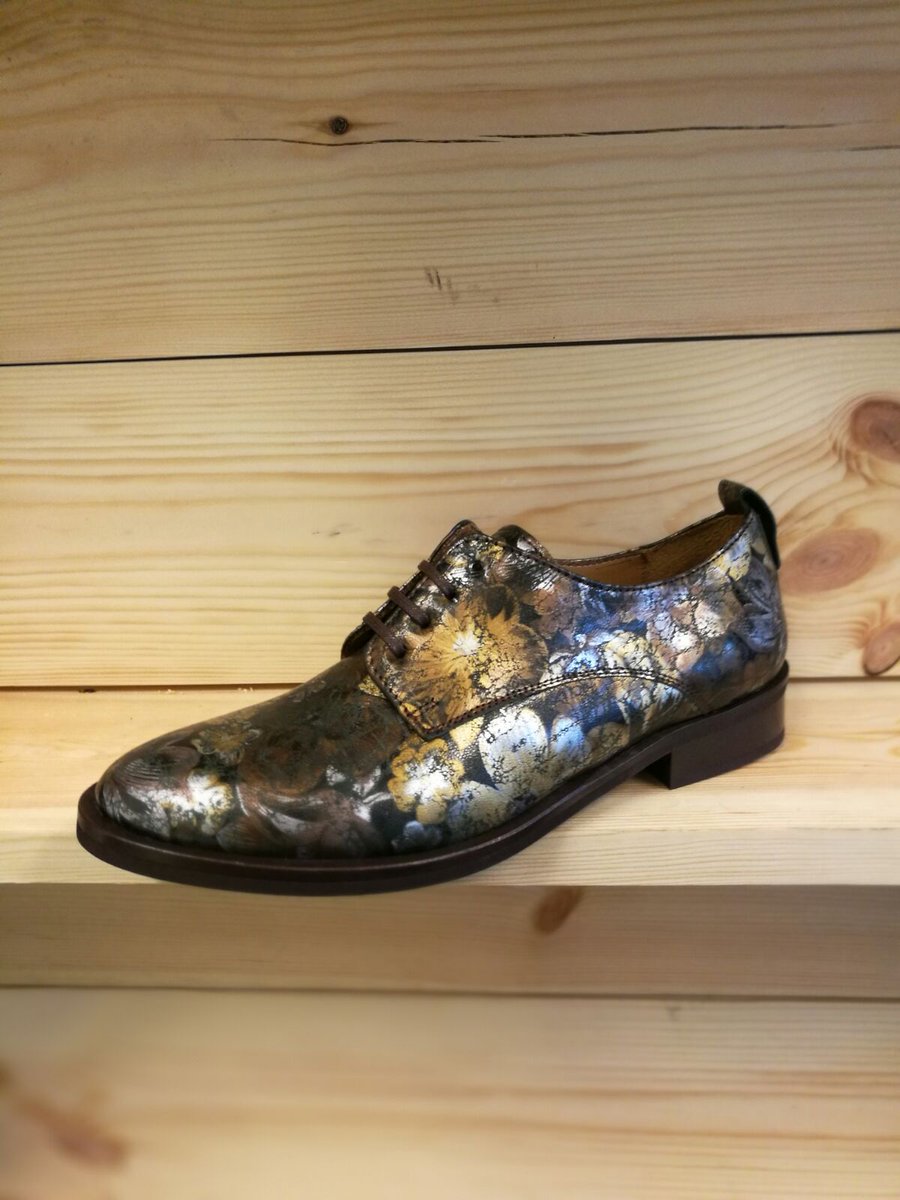 Crosby_Shoe's tweet photo. create your own brand 2017!!
#Createabrand #Creatyourbrand #Crosbyshoeagencies #Funky #Fsahion #Shoes #Boots #SS17 #2017 #UK https://t.co/qV9AAFon9s