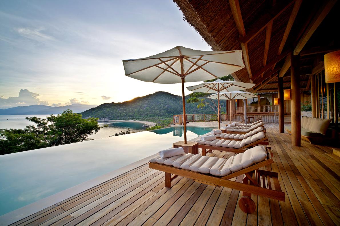 Sustainable Luxe: 5 Hotels Doing it Right dld.bz/f57RQ via <a href="/NatGeoTravel/">Nat Geo Travel</a> #LuxuryTravel #SustainableTravel