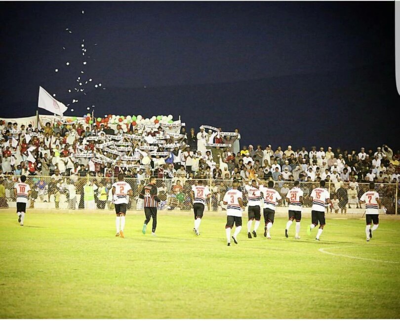 ألعب يا الأبيض كلنا جماهيرك
مرباط في القمه شد العزم أكثر 
المركز الأول محجوز لك وحدك
متعنا بفنونك أنته أكيد تقدر