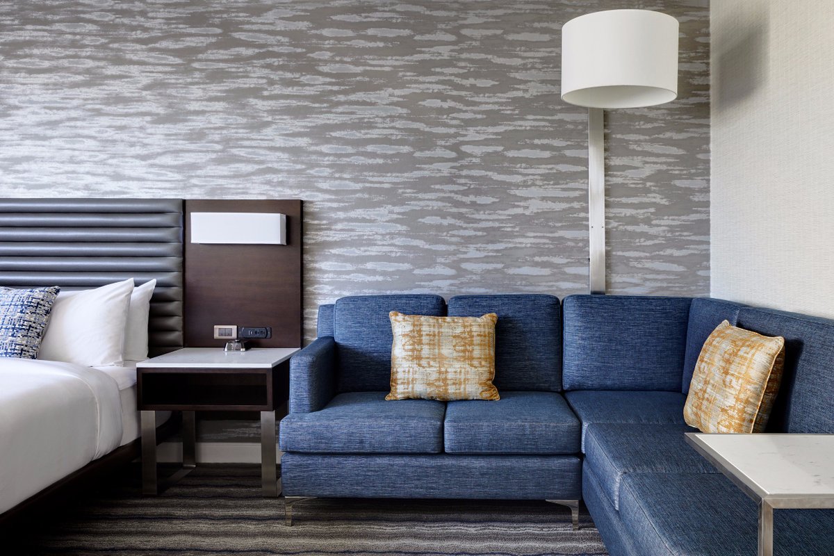 BrightonMgt's tweet photo. #Marriott Ventura Beach has the kind of hotel rooms that you would want to lounge around in all day. 😍 #VenturaBeach #hospitality #hotels https://t.co/5opTp3sGx0