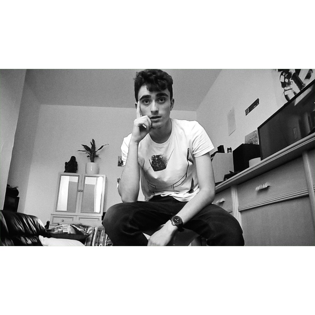 youri314A's tweet photo. I often feel abandoned when you're not there 😞 https://t.co/aEvgtQMrQz