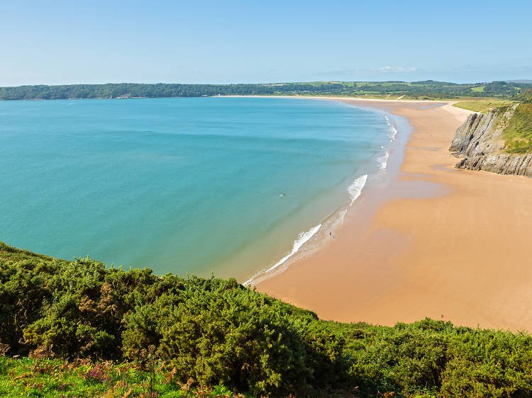 visitwales's tweet photo. Oxwich Bay on the Gower Peninsula is ranked as one of the top ten beautiful and hidden UK beaches by @TimeOutLondon https://t.co/TBr8x74TpE https://t.co/9PuEKyIzpP