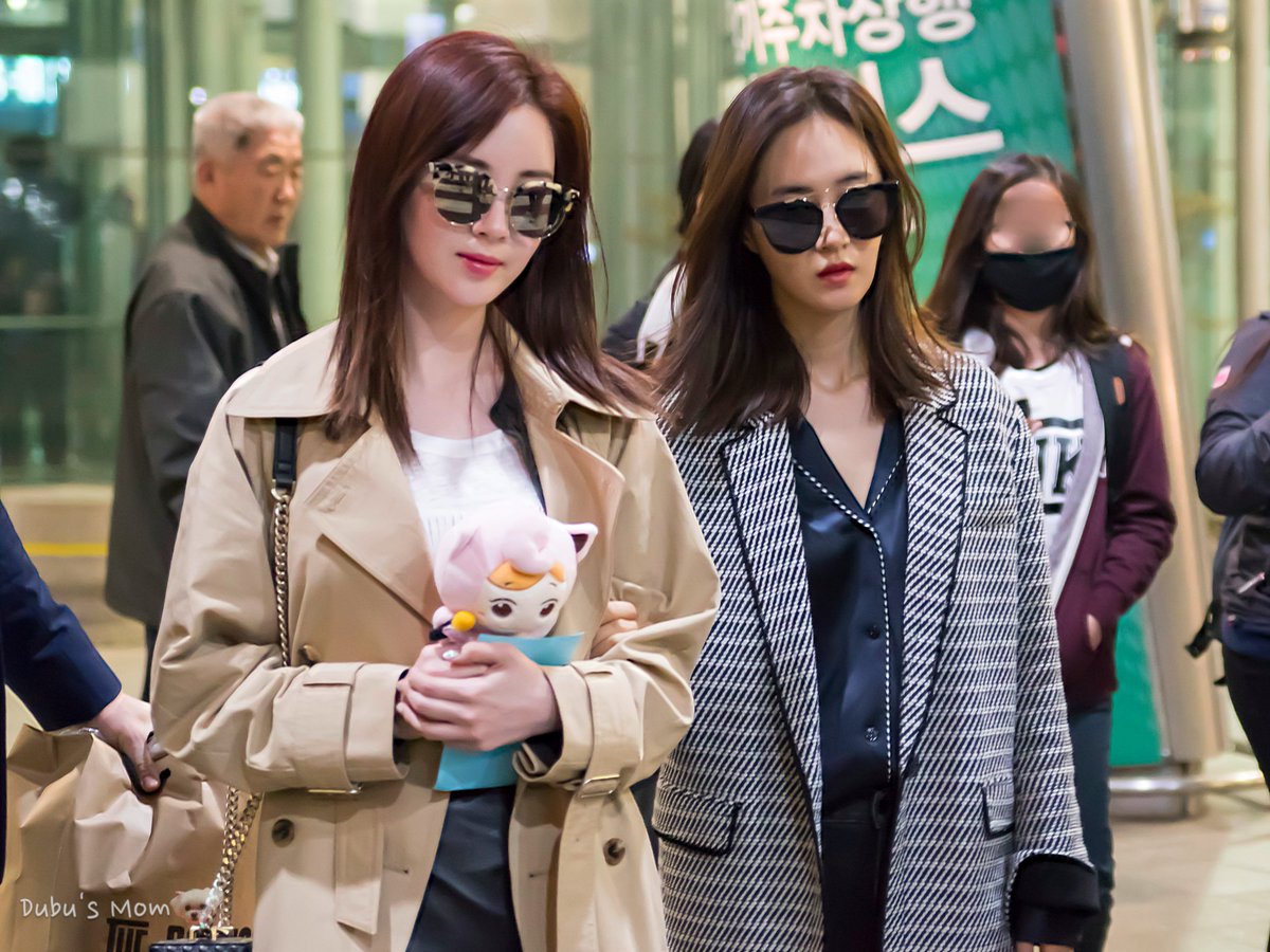 [PIC][12-03-2017]Yuri và SeoHyun trở về Hàn Quốc vào sáng nay C60MtCdU0AQKM9L