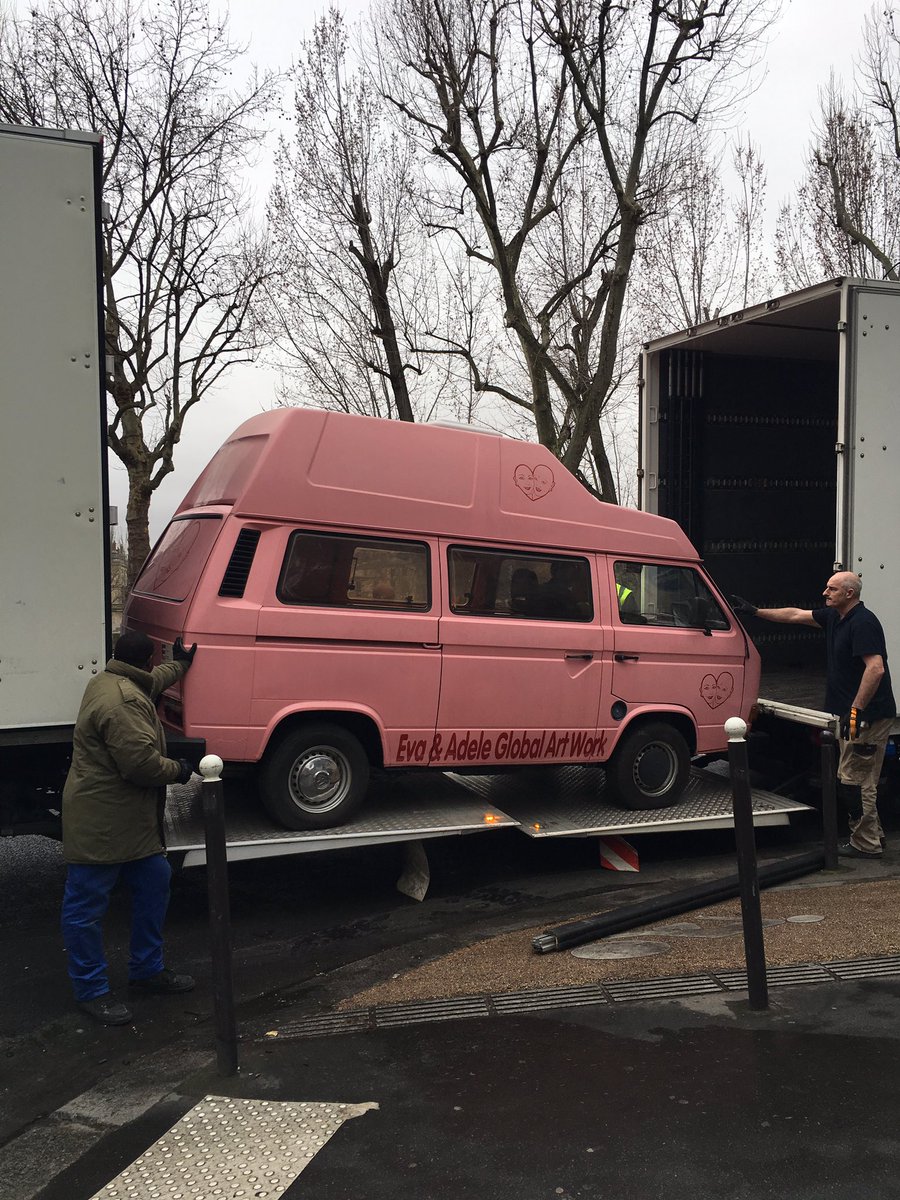 MAM's tweet photo. [#jourdefermeture] Départ du camion d'EVA&amp;ADELE ! #demontage #expo #EVAADELE https://t.co/B27n7QBn24