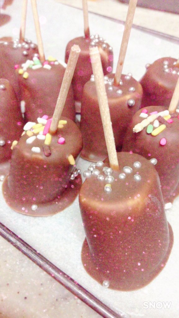 zzzrrr15's tweet photo. お菓子作ったあああ🍪🍰 https://t.co/fvgLvr9Lqf