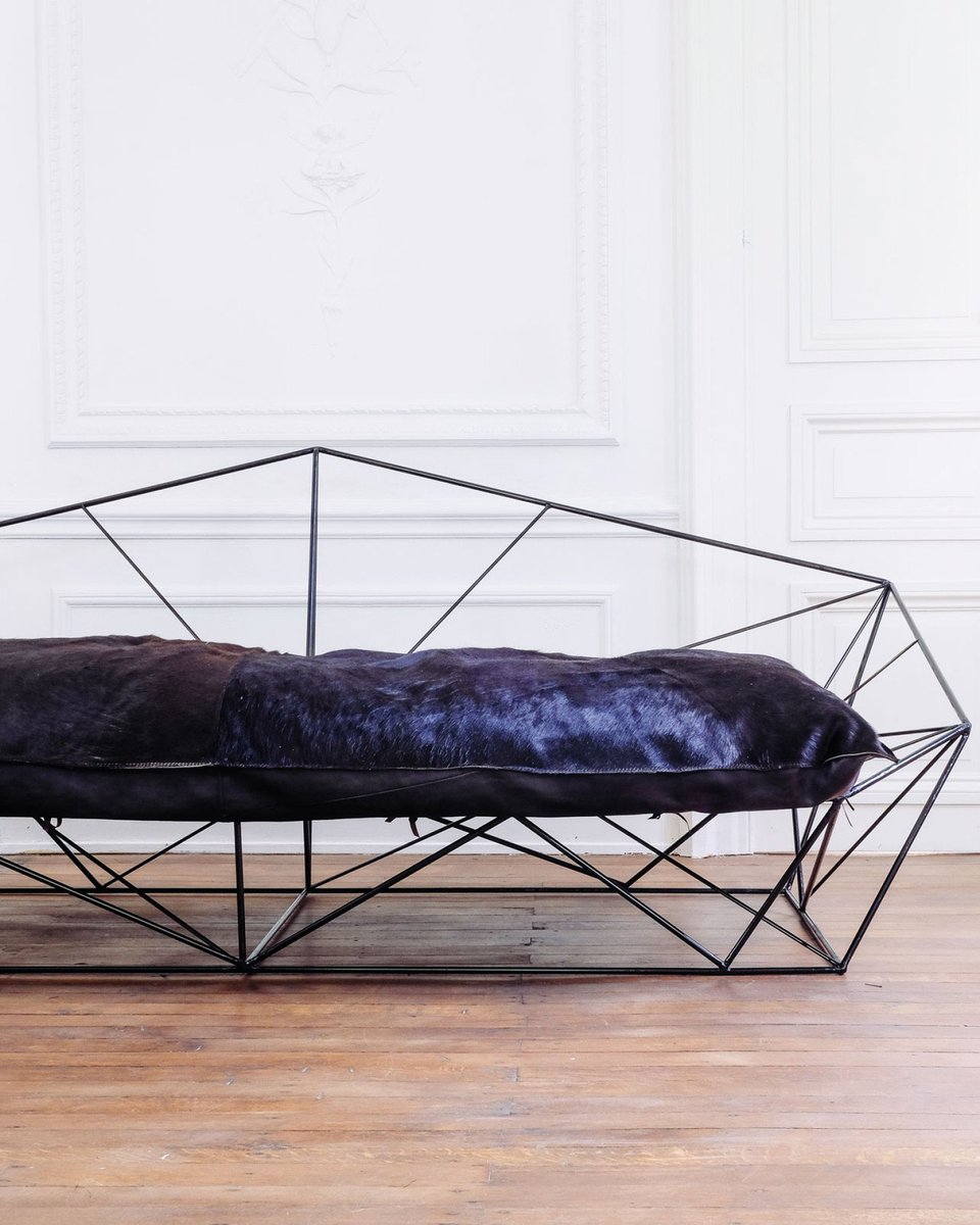 Canapé Het Beest par NIYONA x ZADIG MC bit.ly/2lTT6Ad #design #canapé #cuir #métal
