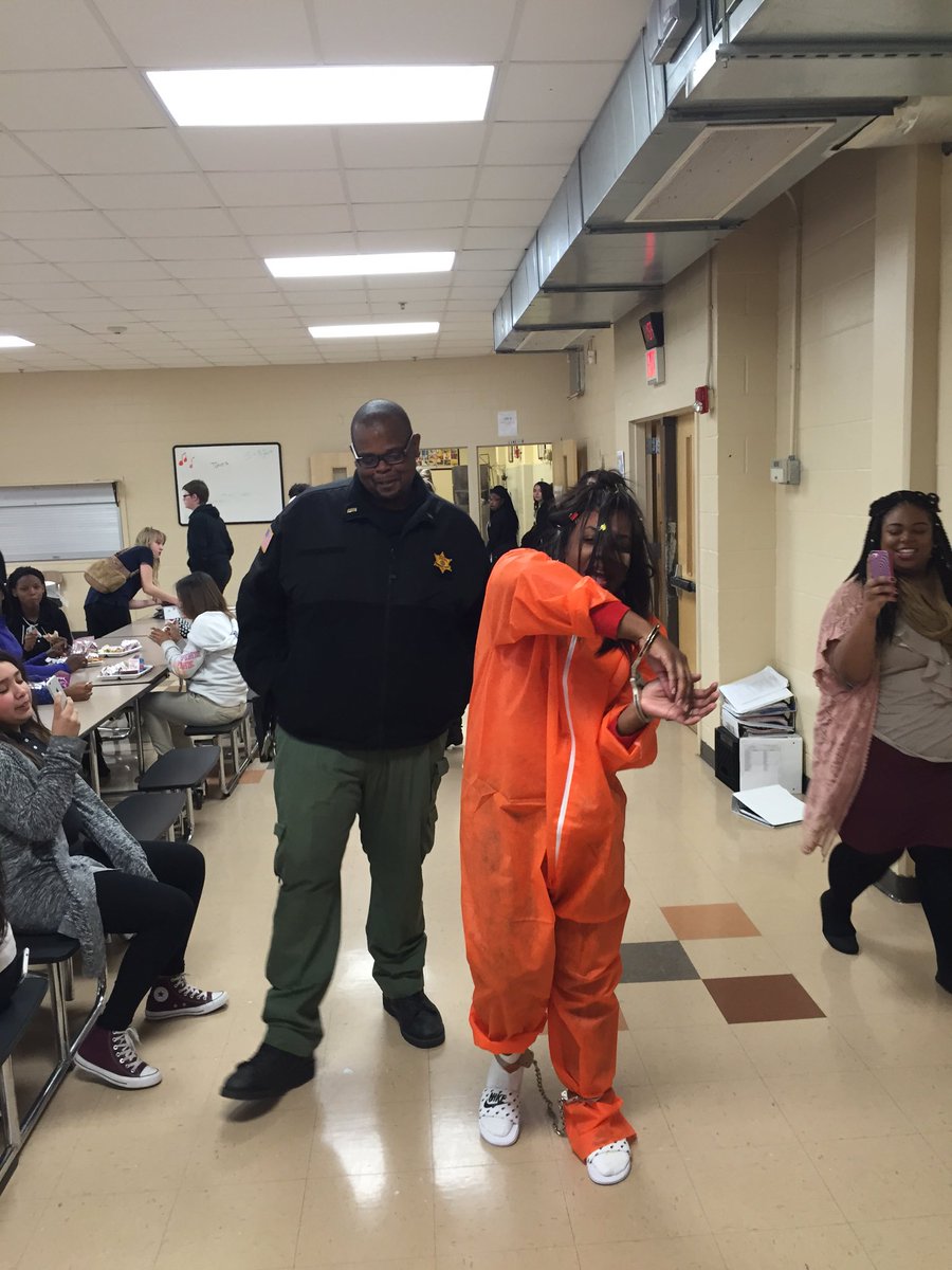 CounselorNbmp's tweet photo. Dr. Northington locked down for a good cause! #studentcouncilactivity @MNPScounselors @NeelysBendMP https://t.co/B0jMc68kaq