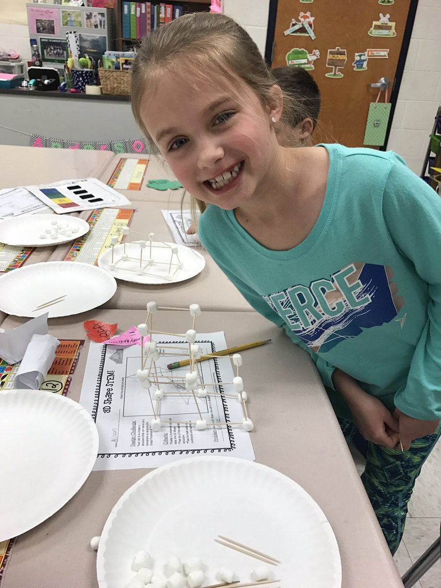 kandersonsclass's tweet photo. How many vertices? How many cubes? #nle17 https://t.co/Q9ZZIcc6al