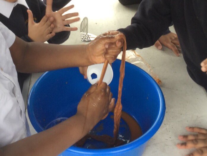 MrFournier1's tweet photo. Our #learning about the digestive system today https://t.co/qU9Qy2eQyT @MontyAcademy @PercyShurmerAET @DeputyMitchell @QuadBlogging #edchat https://t.co/Ys4zaf1oyE