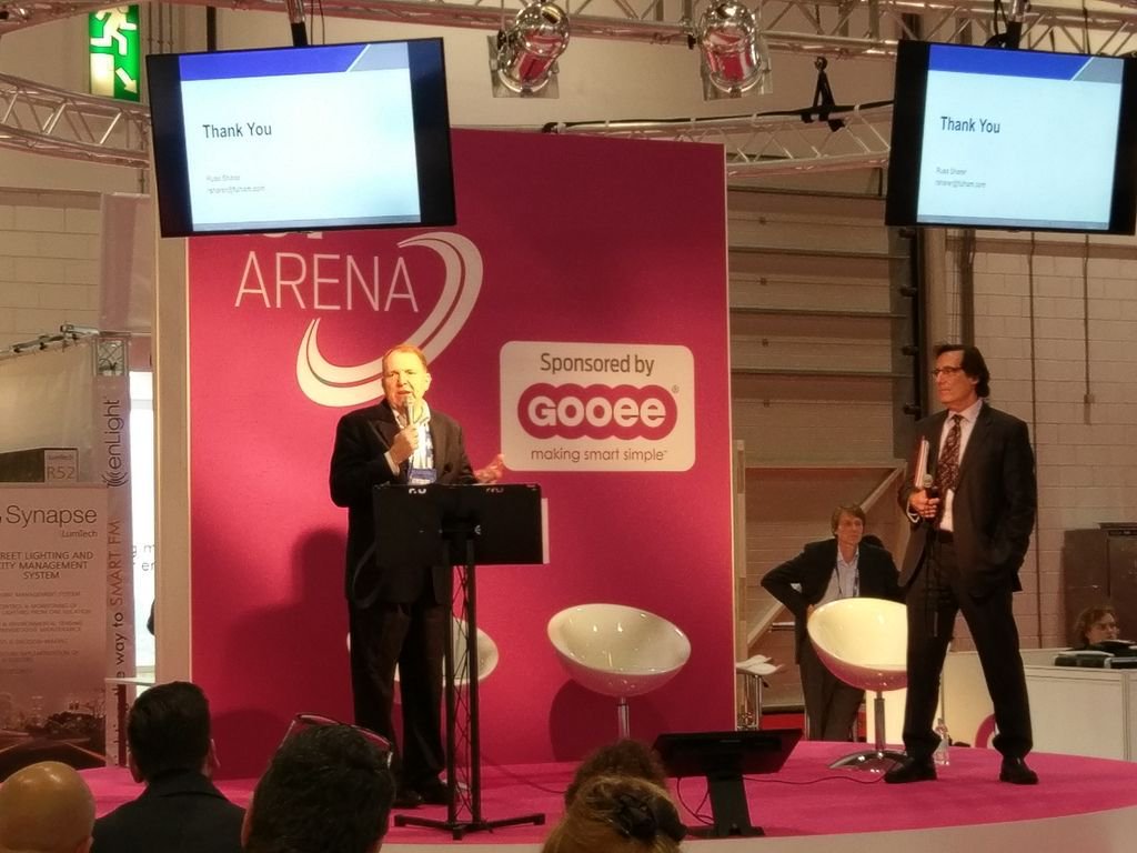 Fulham VP fala da importância dos Padrões de Interoperabilidade para a #Iluminação Inteligente em Conferência de Luz bit.ly/2lqQ6HX