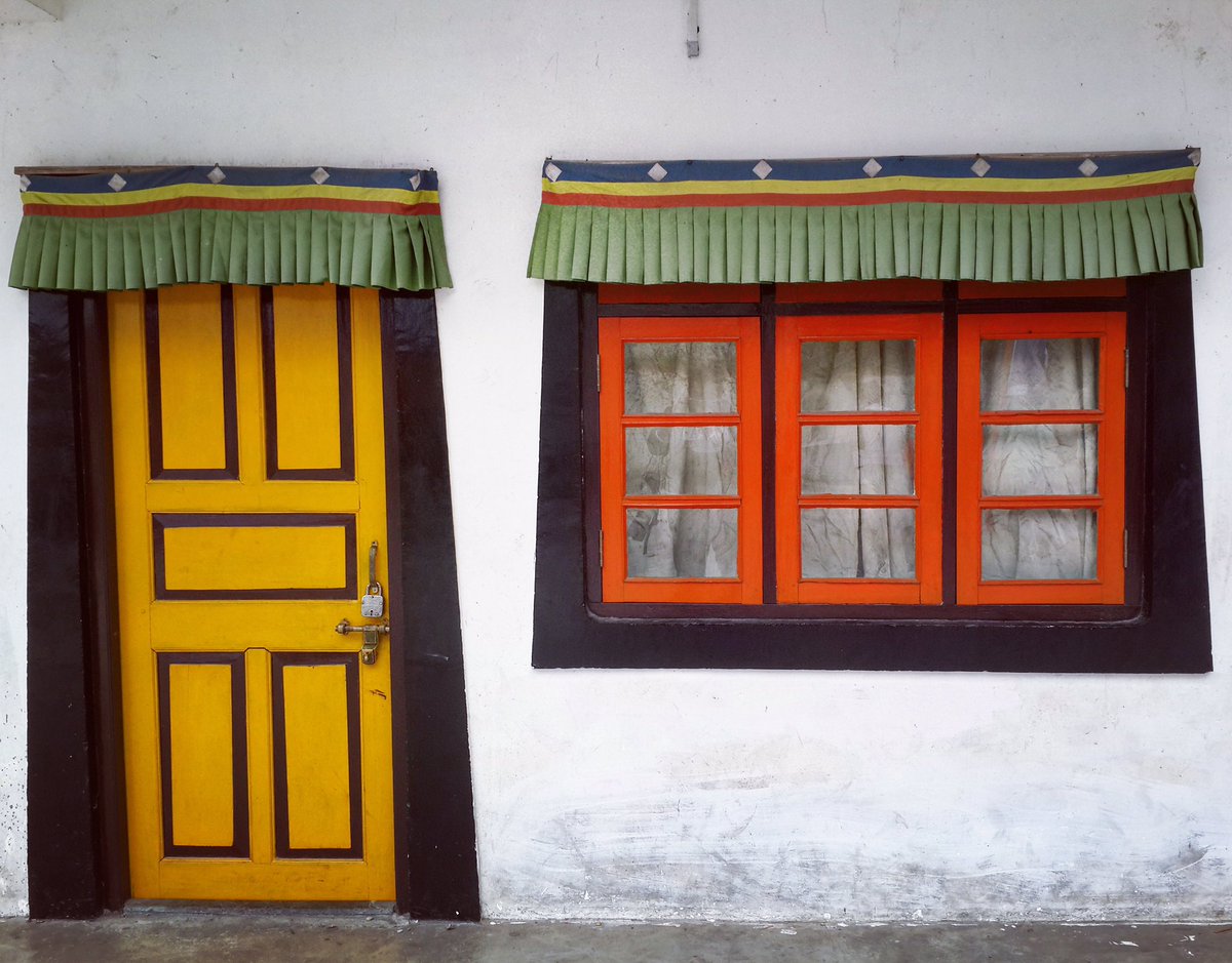 Amey_Ghatge's tweet photo. #quaint #tibetan #architecture #design #windoors #colors #travel #travelbug #travelpics #travelers #wanderlust #northeastindia #himalayas https://t.co/MO7OSrJZcs