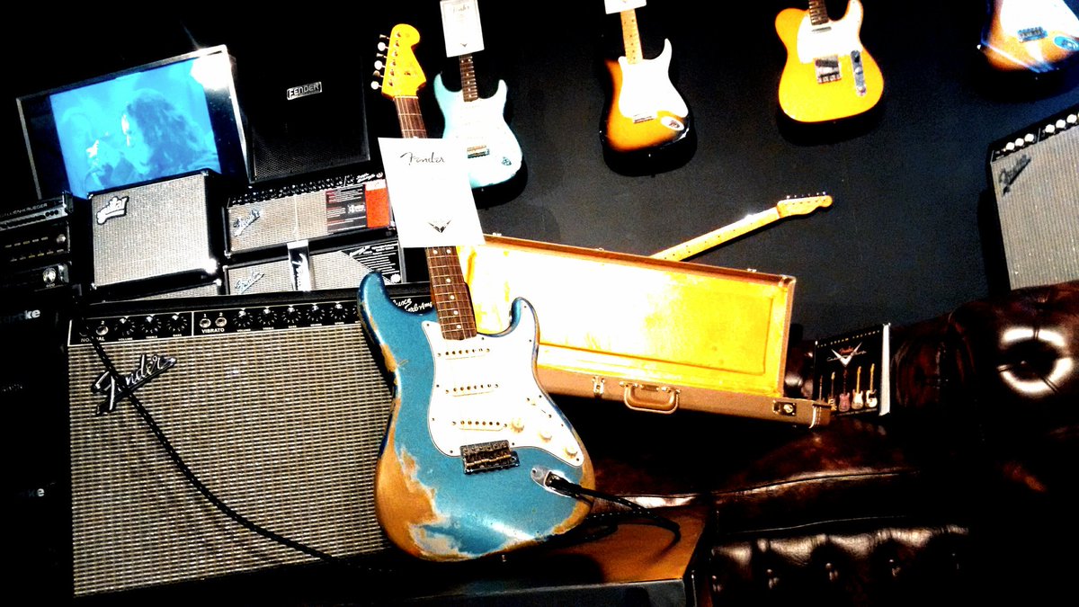 myscustomshop's tweet photo. #Stratocaster super heavy relic '64 #fender #deluxe https://t.co/TnnOHidfp0