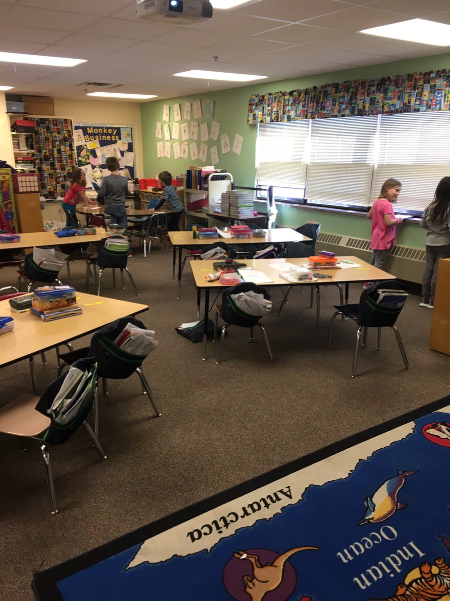 millersmonkeys2's tweet photo. Testing our knowledge with a Lucky Leprechaun Leap 🍀 #scootgame #math #languagearts #gettingourbodysmoving https://t.co/vAxejL2cnH