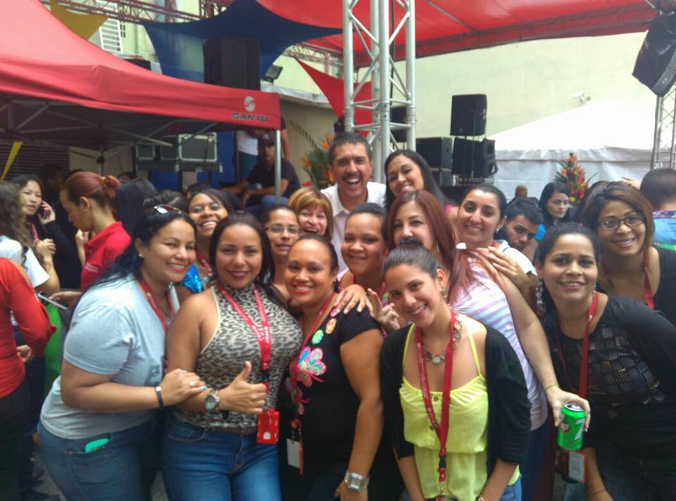 Sudeca_oficial's tweet photo. Trabajadoras de la @Sudeca_oficial compartieron con el ministro @RamonLoboPSUV en actividad por el #DiaInternacionalDeLaMujer https://t.co/f9n0BX28lX
