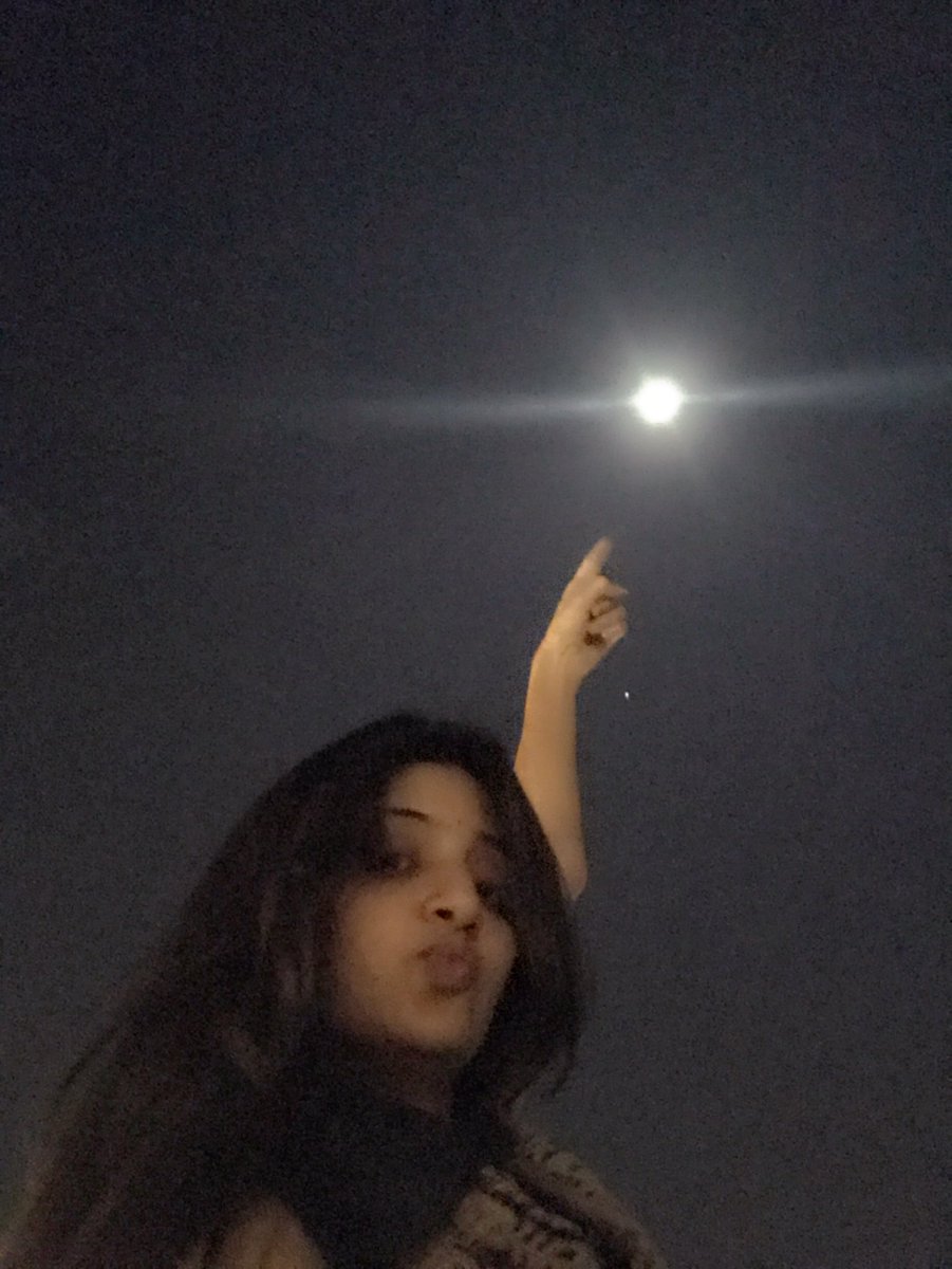 poonamkaurlal's tweet photo. My romance with full moon continues.... 😇😇😇😇#FullMoon #holimoon #holymoon https://t.co/XHm45D87xr