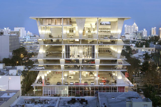 SPSystems1's tweet image. 9 #ParkingGarageDesigns That Are Works of Art | @ArchDigest bit.ly/2nxJxDz
#CanYouBelieveIt
#SuperiorParkingSystems