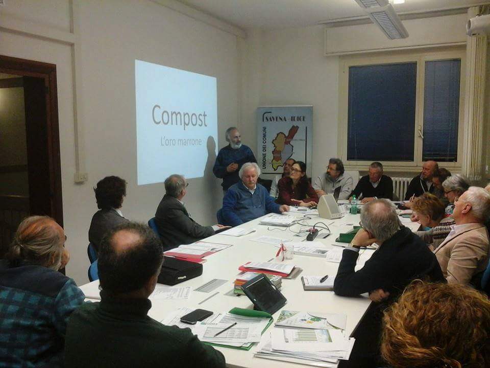 RifiutizeroUVSI's tweet photo. 2° incontro TdN #rifiuti zero in unione #riduco #recupero #riuso > Quanto costa la raccolta dei rifiuti? #pianoro 2/3/17 https://t.co/HOn3W2qquM