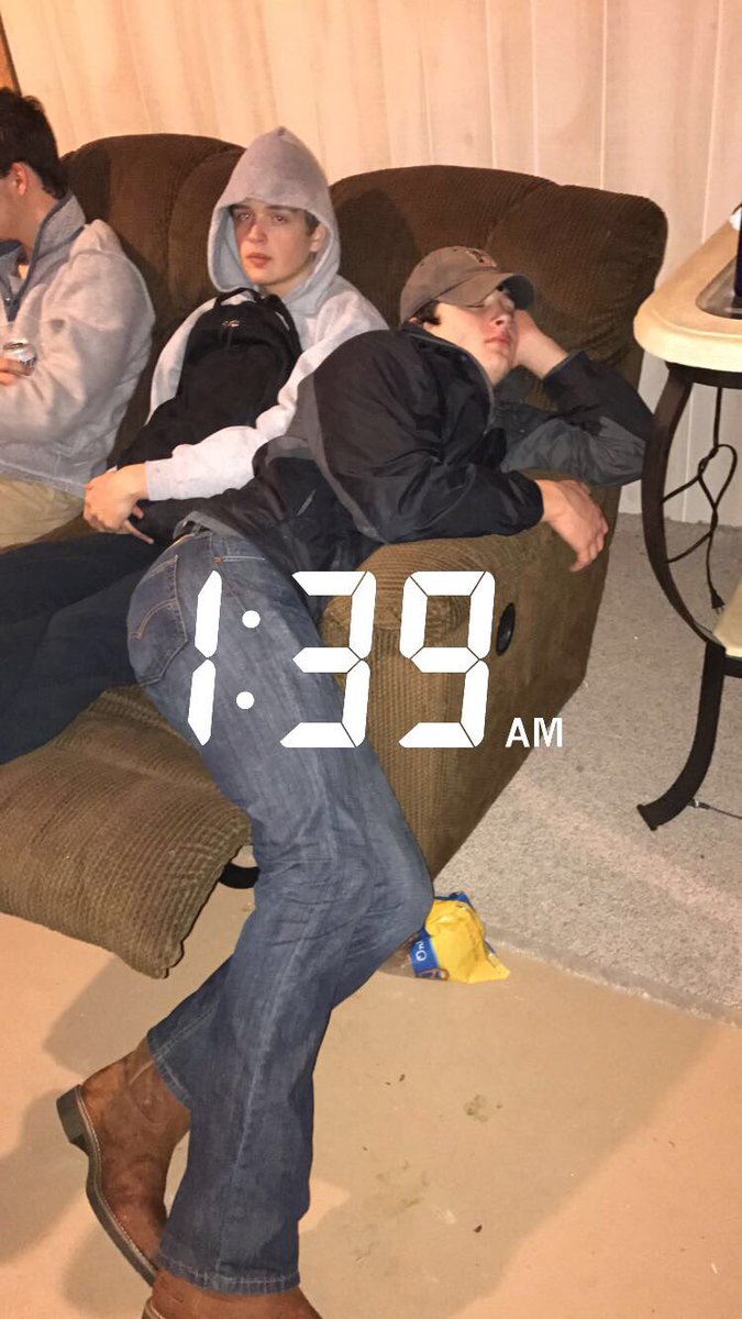 Mermbaww's tweet photo. Happy birthday goose. Hope it's a good one✊🏾 https://t.co/BArBcGqLA6