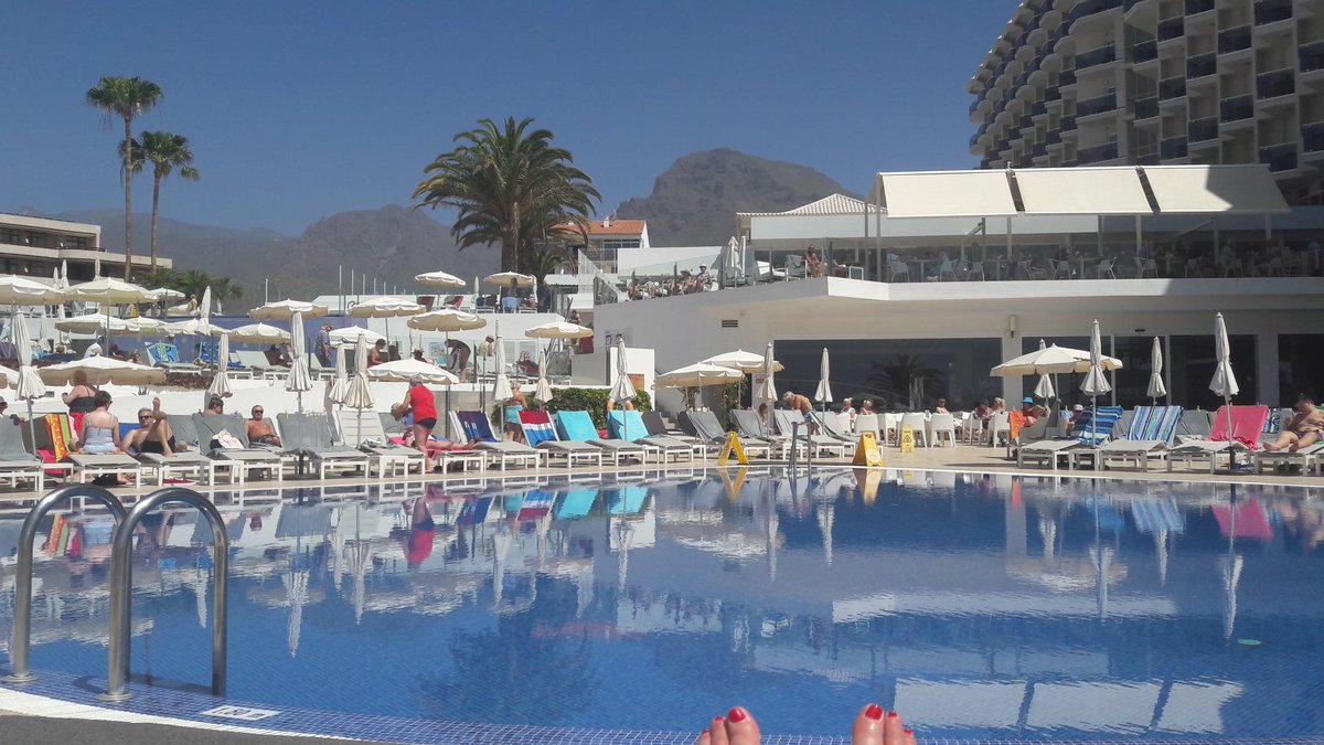 Hey_Jude71's tweet photo. #viewoftheday #Tenerife #holiday #notmissingwork https://t.co/4US9c4OzSs
