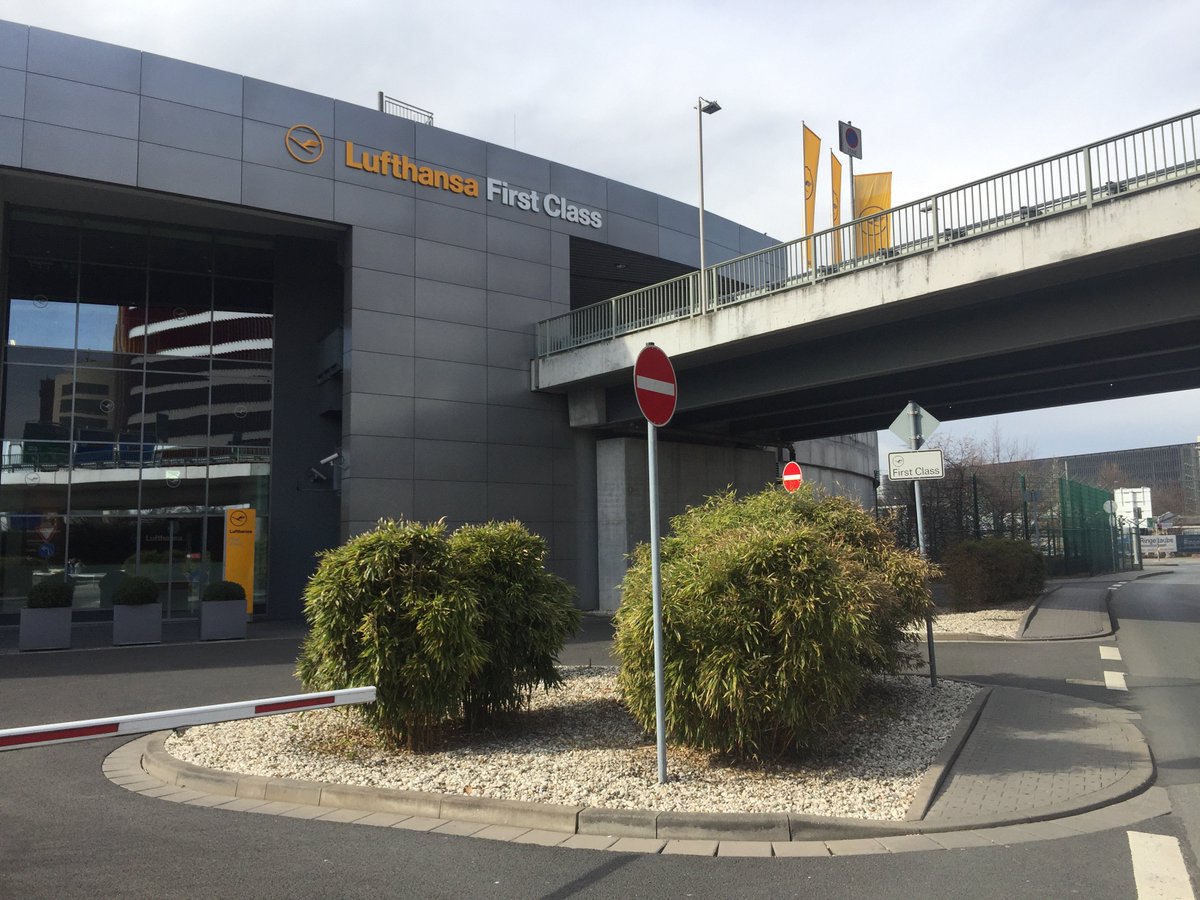 Lufthansa_USA's tweet photo. Take a photo tour of our First Class Terminal @Airport_fra thanks to @Forbes and @EliteTravelerDG: https://t.co/qkB2AwWnMu https://t.co/sIJHhWv5Ja